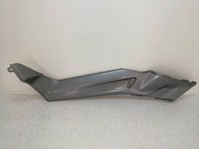 CHAPA-BAJO-ASIENTO-IZQUIERDA  YAMAHA X-MAX 250 YP250R 15 (2009)